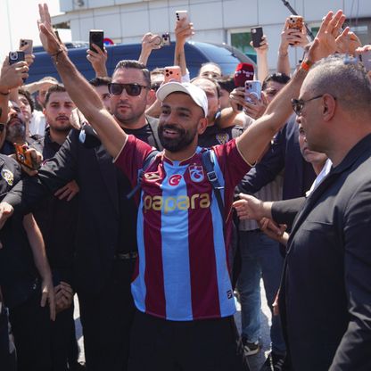 تحذيران لجماهير طرابزون التركي خلال استقبال محمد صلاح بالمطار