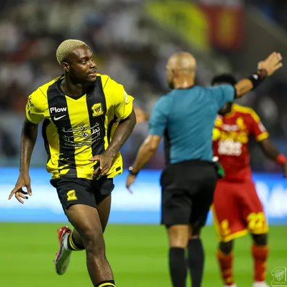 احتفال النيجيري جورج إيلينيكينا مهاجم الاتحاد بتسجيل هدف في مرمى الاتحاد بالدوري السعودي - 21 أغسطس 2026