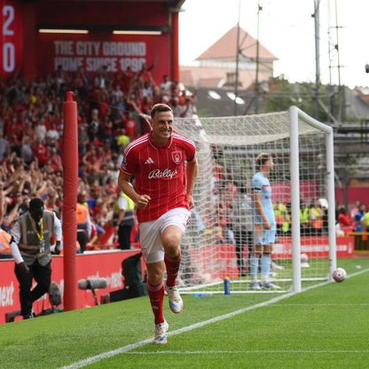 كريس وود "ماكينة الأهداف" يقود فورست للفوز ويعادل محمد صلاح