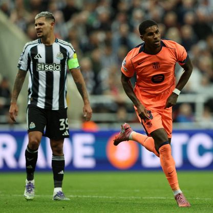 أسطورة إنجلترا يحذر راشفورد ويؤكد أن برشلونة يملك البديل