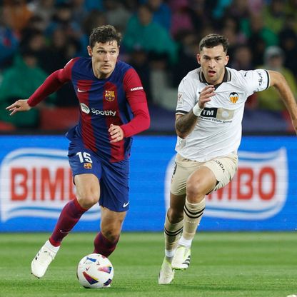 هل يسبب مدافع برشلونة خلافاً بين فليك ولابورتا؟