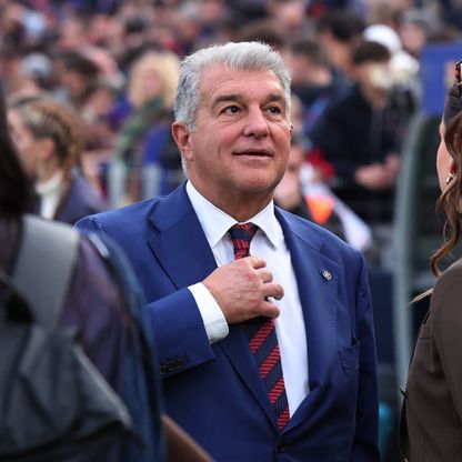 معبد مخيف.. لابورتا يعد هانزي فليك بتحقيق حلمه في برشلونة