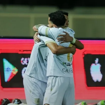 احتفال لاعبي التعاون بتسجيل هدف في مرمى الخلود بالدوري السعودي - 26 ديسمبر 2025