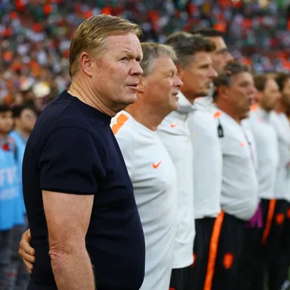 مدرب هولندا رونالد كومان وطاقمه التدريبي قبل مباراة المغرب في كأس العالم 2026 - 29 يونيو 2026