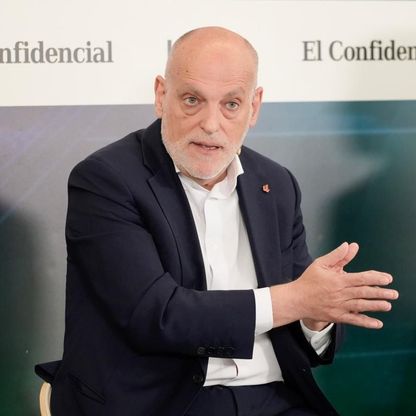 تيباس يطالب ريال مدريد بإقامة ممر شرفي لبرشلونة "البطل"