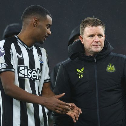 إيزاك ينتظم في تدريبات نيوكاسل.. ويجري محادثات مع "هاو"