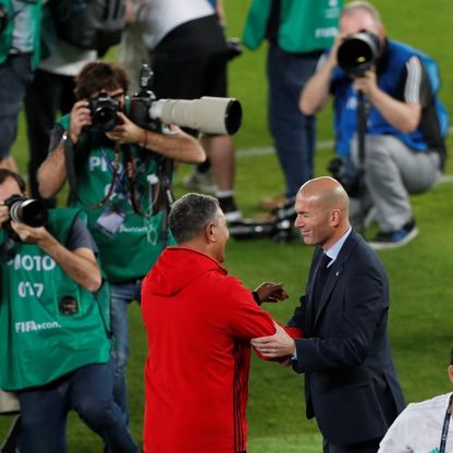 مساعد مدرب برشلونة وتشيلسي السابق قد يحرم العراق من كأس العالم