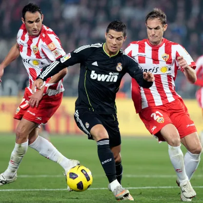 كريستيانو رونالدو خلال مواجهة ريال مدريد وألميريا بالدوري الإسباني - 16 يناير 2011