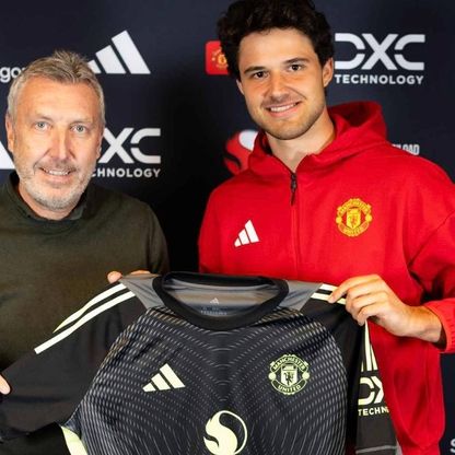 خليفة كورتوا.. مانشستر يونايتد يقدم حارسه الجديد لامينز