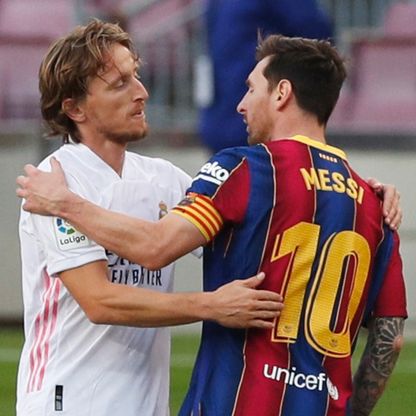 معلّق برشلونة يسخر من مودريتش وجمهور ريال مدريد يطالب باعتذار