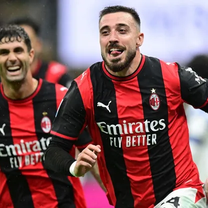 ماريو جيلا يحتفل بتسجيل هدف لفريقه ميلان أمام أتالانتا في الدوري الإيطالي - 18 أكتوبر 2026