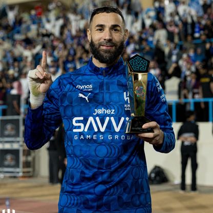 بنزيما يفوز بجائزة أفضل لاعب في مباراة الهلال والأخدود