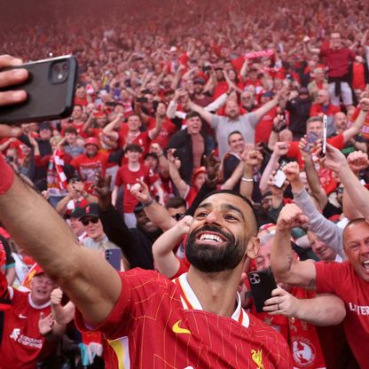 شاهد.. ليفربول يفاجئ صلاح باستعراض أجمل أهداف "الملك المصري"