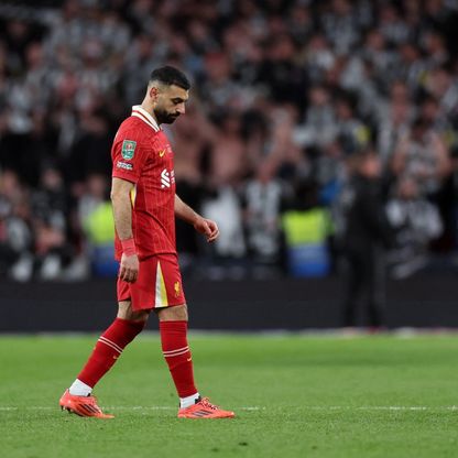 هل يغيب محمد صلاح عن 10 مباريات مع ليفربول بسبب قرار فيفا؟