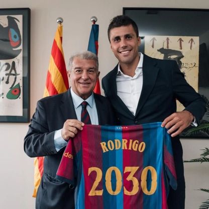 "سيد الزمان والمكان".. برشلونة يعلن رسمياً ضم رودري حتى 2030