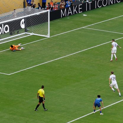 بونو يتعملق ويقود الهلال لتعادل تاريخي مع ريال مدريد