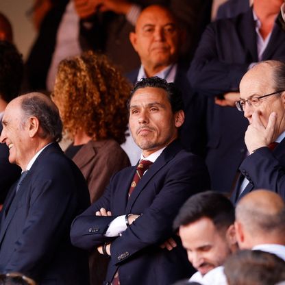 بشكوى من والده.. رئيس نادي إشبيلية يمثل أمام القضاء