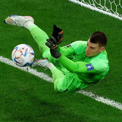ليفاكوفيتش يحرس مرمى برشلونة للمرة الأولى أمام إشبيلية
