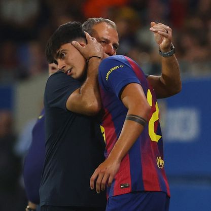 برنال يشعر بسعادة طاغية إثر عودته لبرشلونة بعد 383 يوماً