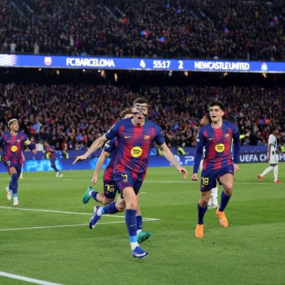 ليفاندوفسكي يثير الغموض مجدداً حول مستقبله مع برشلونة