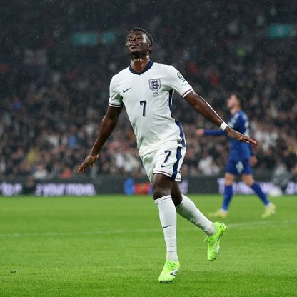 إنجلترا تعبر صربيا وتحافظ على سجلها المثالي بتصفيات كأس العالم