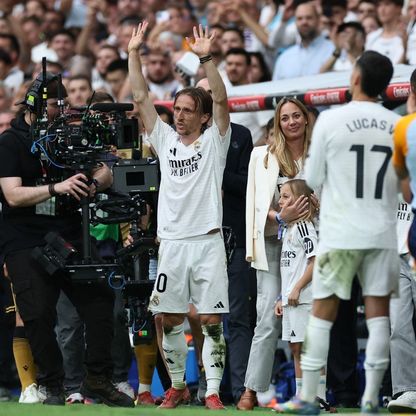 راموس وكروس يودعان مودريتش في سانتياغو برنابيو