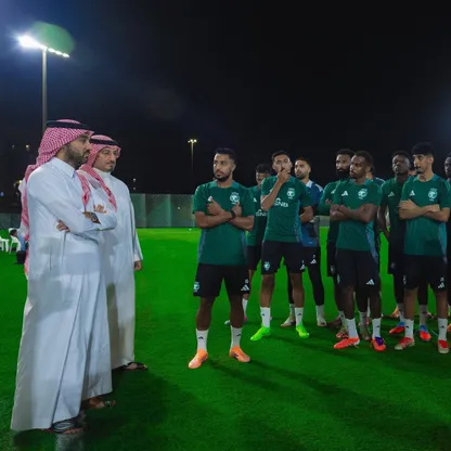 وزير الرياضة السعودي الأمير عبد العزيز بن تركي الفيصل لدى حضوره تدريب المنتخب - 6 أكتوبر 2025