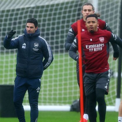 كيف عالج أرتيتا لاعبي أرسنال من صفعة مانشستر يونايتد؟