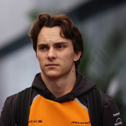 سلسلة مطاعم برغر أسترالية تعتذر بعد "لعنة" بياستري