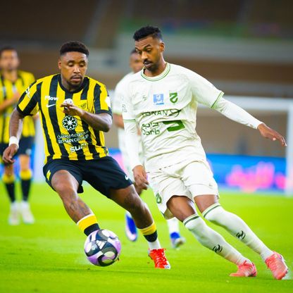 شاهد.. طرد ديابي في الشوط الأول من مباراة الاتحاد والحزم