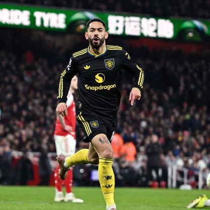 كونيا يشن هجوماً حاداً على مشجع مانشستر يونايتد وشعره