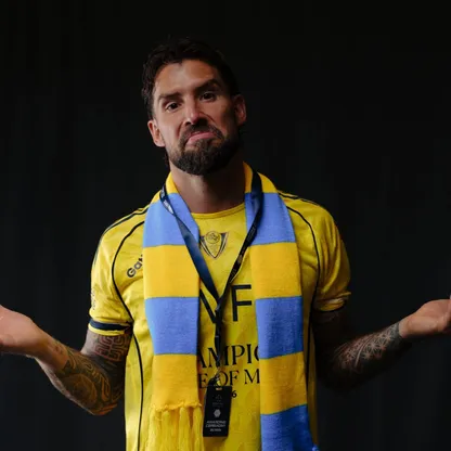 إنييغو مارتينيز مدافع النصر يحتفل بالفوز بالدوري السعودي - 22 مايو 2026