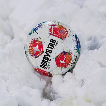 سوء الأحوال الجوية يتسبب بإلغاء مباريات في ألمانيا وإنجلترا