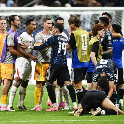 لماذا اعتدى بيلينغهام على لاعب الأرجنتين الشاب بعد نهاية المباراة؟