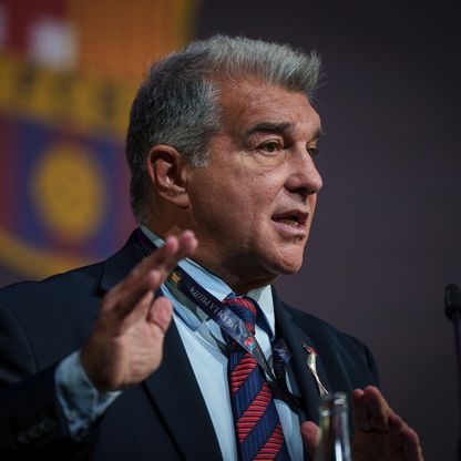 لابورتا يساند فليك في شكواه من منتخب إسبانيا بعد إصابة يامال