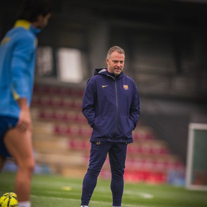 هانزي فليك "لا يحتفل" بتجنّب برشلونة مواجهة باريس سان جيرمان في دوري أبطال أوروبا