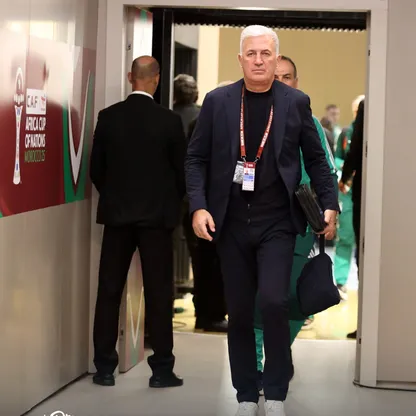 فلاديمير بيتكوفيتش أثناء وصوله ملعب "الأمير مولاي الحسن" قبل مباراة الجزائر والسودان - 24 ديسمبر 2025