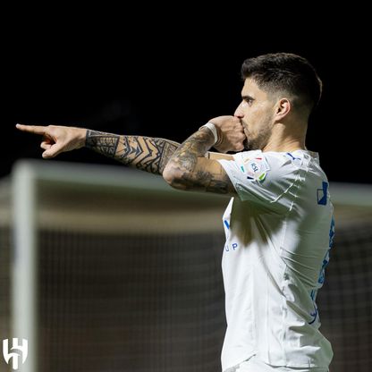 "عائلة نيفيز" تُبقيه مع الهلال السعودي