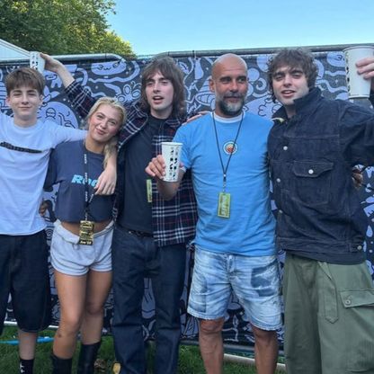 غوارديولا يتعرّض لصيحات استهجان خلال حفل غنائي في مانشستر