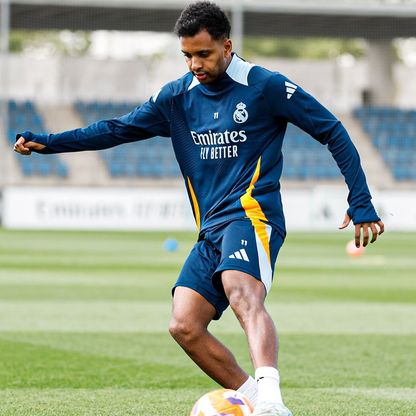 غياب غامض.. هل تهرّب رودريغو من مواجهة برشلونة؟