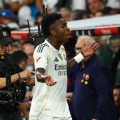 تشابي ألونسو يرد على غضب فينيسيوس عند استبداله.. فماذا قال؟