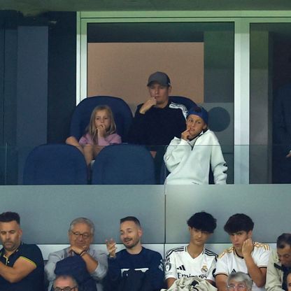 توني كروس يحمّل هانزي فليك مسؤولية هزيمة برشلونة أمام ريال مدريد