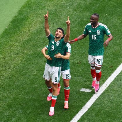 شاهد.. المكسيك تفتتح كأس العالم بفوز سهل على 9 لاعبين من جنوب إفريقيا