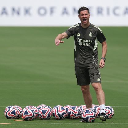 تأخر استعدادات ريال مدريد للموسم الجديد يضع تشابي في مأزق مبكر