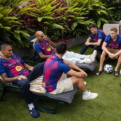 صديق قديم أنقذ رحلة برشلونة لليابان بعد إلغاء مفاجئ