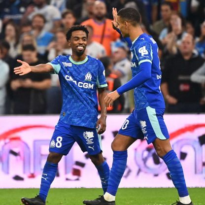 مارسيليا يتصدر الدوري الفرنسي ويضغط على سان جيرمان المثٌقل بالإصابات