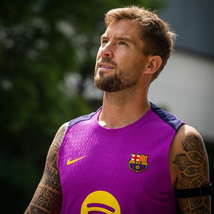 إنييغو يوجّه رسالة مؤثرة من المطار قبل الالتحاق بمعسكر النصر