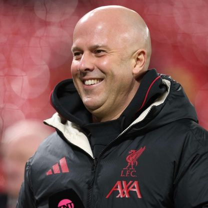 سلوت: شعوري غير معتاد وانتظر تسجيل محمد صلاح بالقدم اليمنى