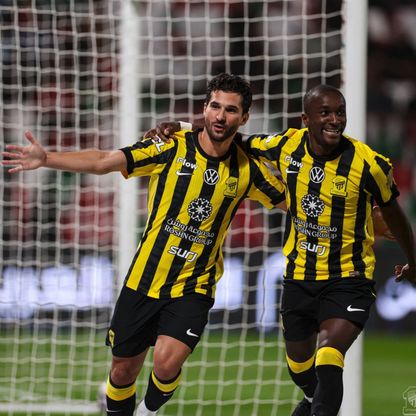 شاهد.. الاتحاد يتقدّم في الشوط الأول على الاتفاق بهدفي عوار وديابي