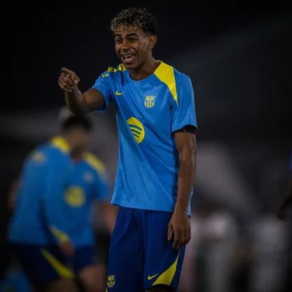 لامين يامال خلال تدريبات برشلونة قبل مواجهة ريال مدريد بنهائي السوبر الإسباني في السعودية - 10 يناير 2026